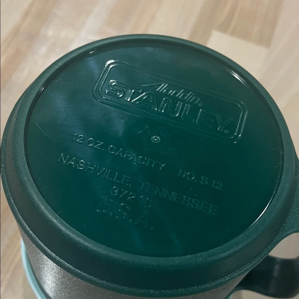 Stanley Forest Green and White Travel Mug Aladdin - Picture 6 of 6
